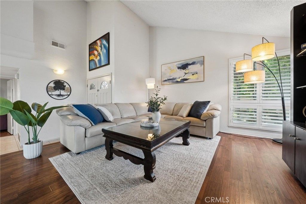 Image 9 of property listing at 23305 Tristin Drive, Valencia, CA 91355