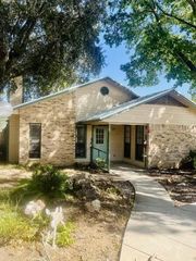 728 W San Antonio ST 106A, Lockhart, TX 78644