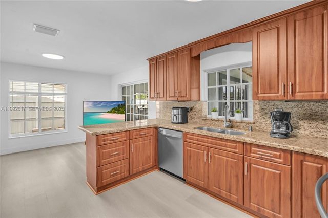 19541 NW 57th Ct, Hialeah, FL 33015