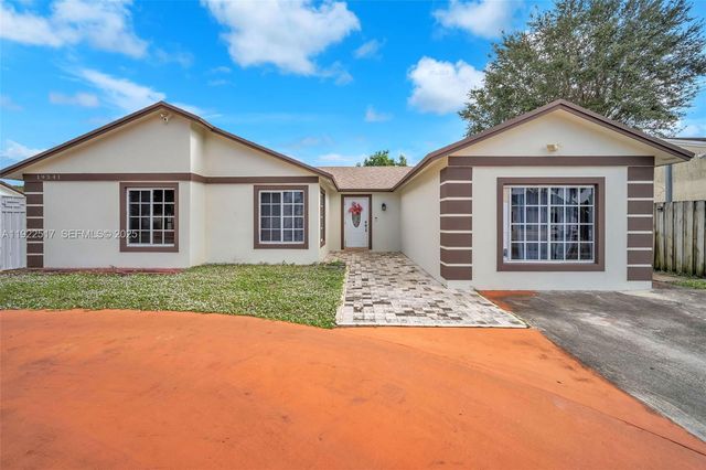 19541 NW 57th Ct, Hialeah, FL 33015