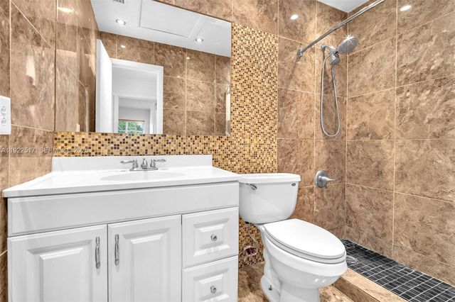 19541 NW 57th Ct, Hialeah, FL 33015