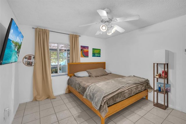 19541 NW 57th Ct, Hialeah, FL 33015