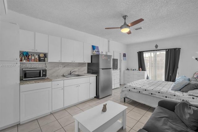 19541 NW 57th Ct, Hialeah, FL 33015