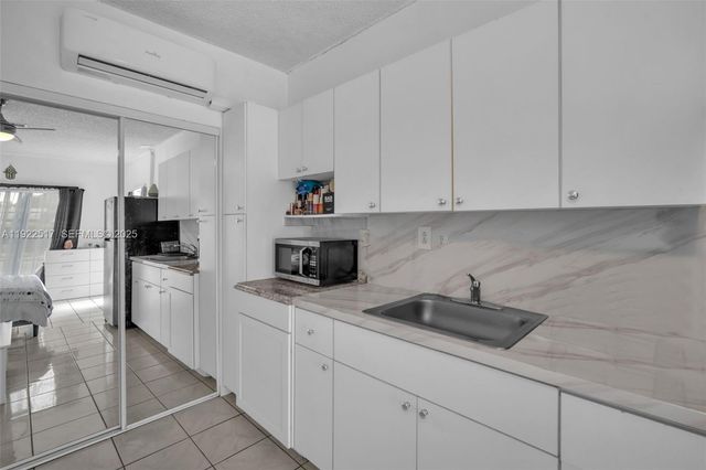 19541 NW 57th Ct, Hialeah, FL 33015