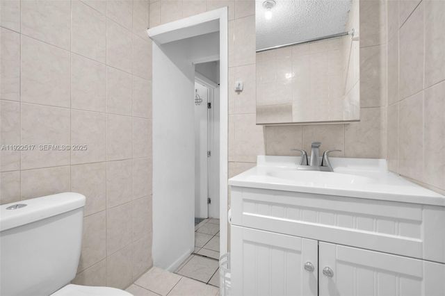 19541 NW 57th Ct, Hialeah, FL 33015