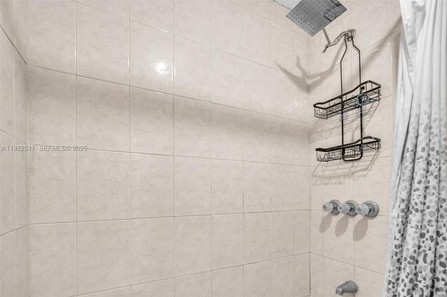 19541 NW 57th Ct, Hialeah, FL 33015