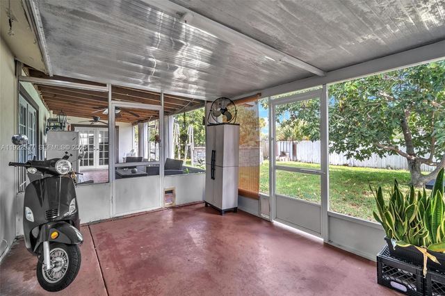 19541 NW 57th Ct, Hialeah, FL 33015