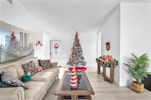 19541 NW 57th Ct, Hialeah, FL 33015