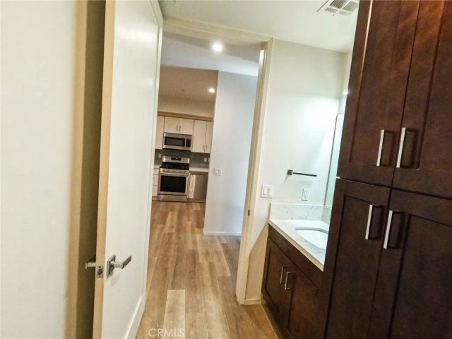 2006 S Corning Street 3, Los Angeles, CA 90034