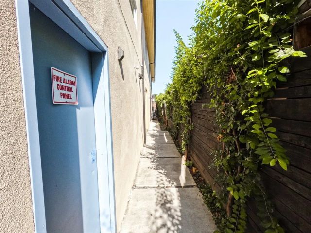 2006 S Corning Street 3, Los Angeles, CA 90034