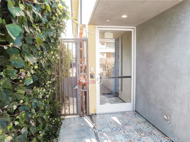 2006 S Corning Street 3, Los Angeles, CA 90034
