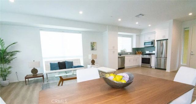 2006 S Corning Street 3, Los Angeles, CA 90034