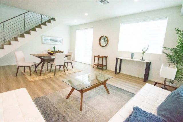 2006 S Corning Street 3, Los Angeles, CA 90034