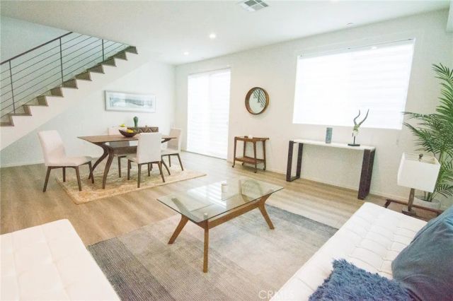 2006 S Corning Street 3, Los Angeles, CA 90034