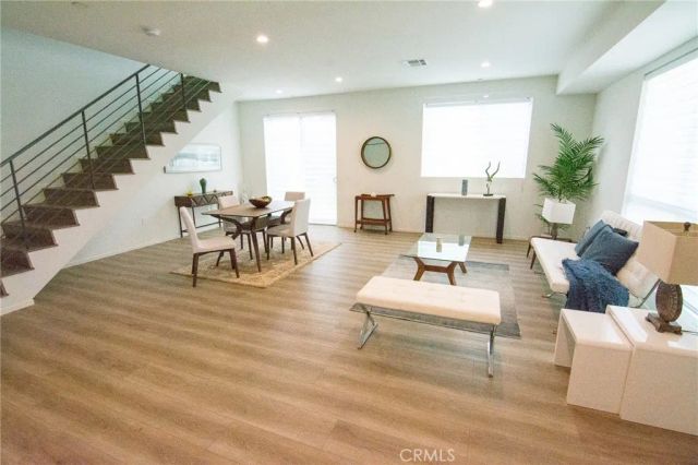 2006 S Corning Street 3, Los Angeles, CA 90034