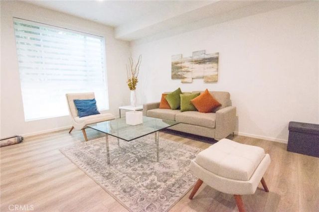 2006 S Corning Street 3, Los Angeles, CA 90034