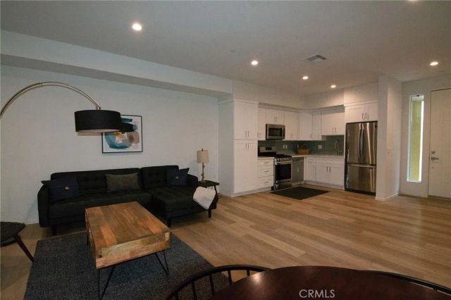 2006 S Corning Street 3, Los Angeles, CA 90034