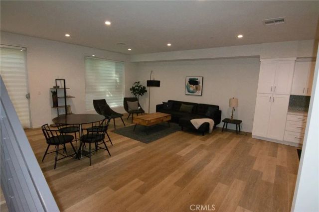 2006 S Corning Street 3, Los Angeles, CA 90034