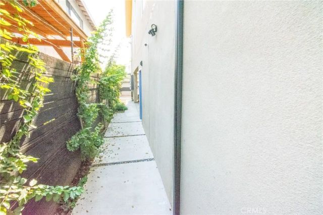2006 S Corning Street 3, Los Angeles, CA 90034