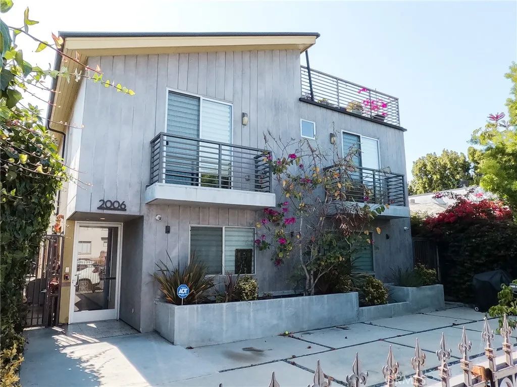 2006 S Corning Street 3, Los Angeles, CA 90034