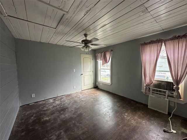 102 W Mesquite ST B, Granger, TX 76530