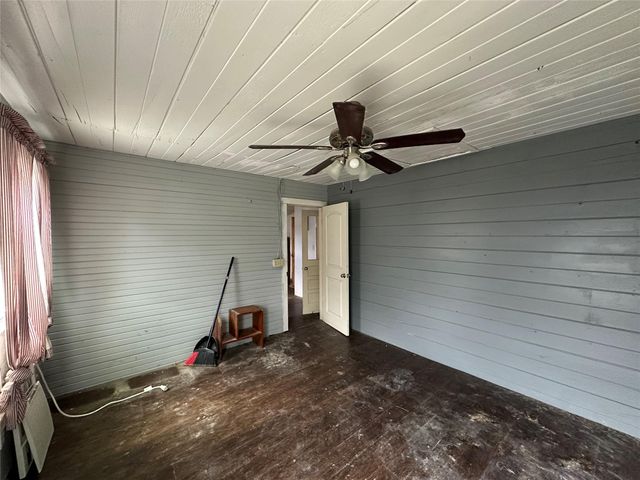 102 W Mesquite ST B, Granger, TX 76530