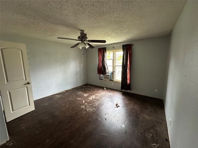 102 W Mesquite ST B, Granger, TX 76530