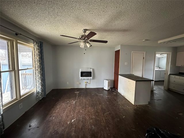 102 W Mesquite ST B, Granger, TX 76530