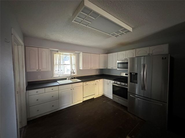 102 W Mesquite ST B, Granger, TX 76530