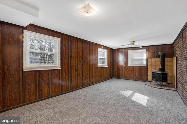 8345 VERONA DR, Hyattsville, MD 20784