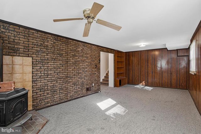 8345 VERONA DR, Hyattsville, MD 20784