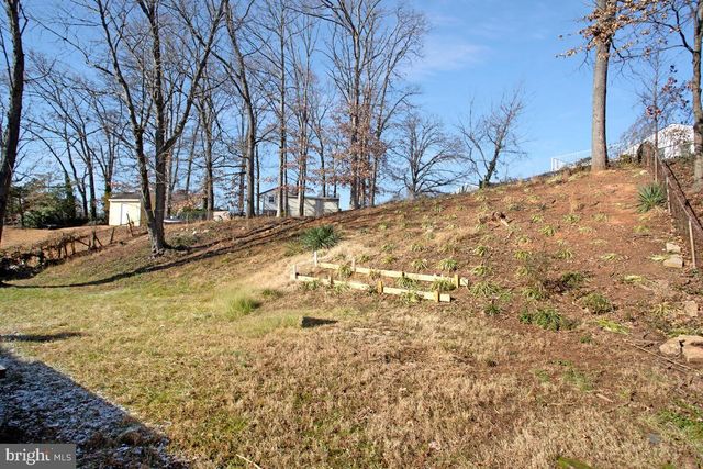 8345 VERONA DR, Hyattsville, MD 20784