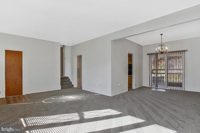 8345 VERONA DR, Hyattsville, MD 20784