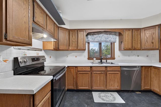 1708 N Colony AVENUE, Union Grove, WI 53182