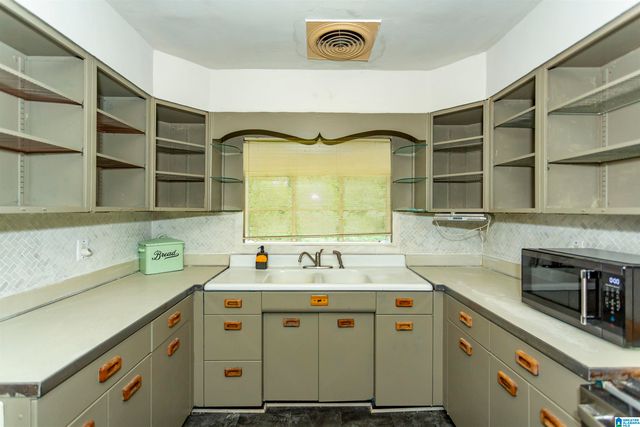 310 SOUTH PARKWAY, Hueytown, AL 35023