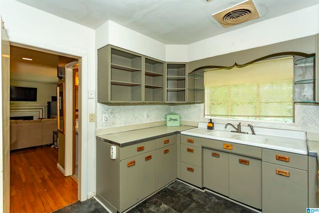 310 SOUTH PARKWAY, Hueytown, AL 35023