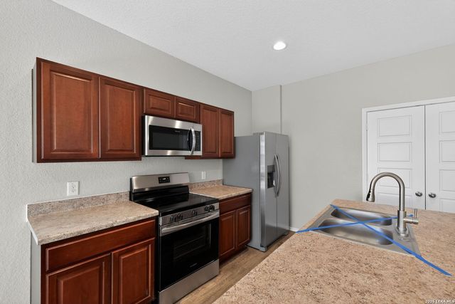 12904 Cicely, St Hedwig, TX 78152