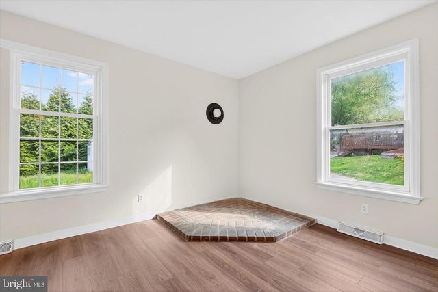 2147 CLOVERLEAF RD, Mount Joy, PA 17552