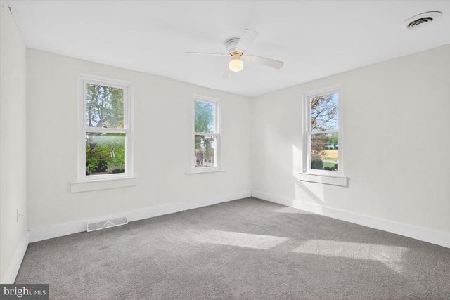 2147 CLOVERLEAF RD, Mount Joy, PA 17552