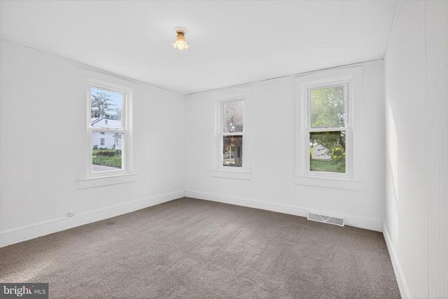 2147 CLOVERLEAF RD, Mount Joy, PA 17552