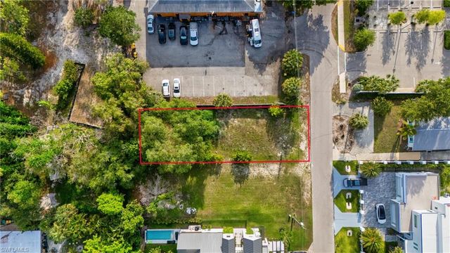 2960 Coco AVE, Naples, FL 34112