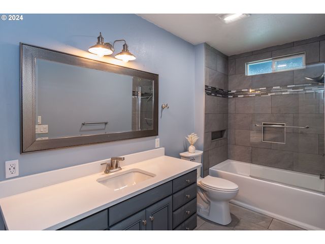 127 DEATON Ct, Canyonville, OR 97417