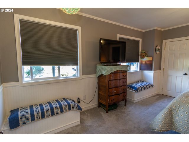 127 DEATON Ct, Canyonville, OR 97417