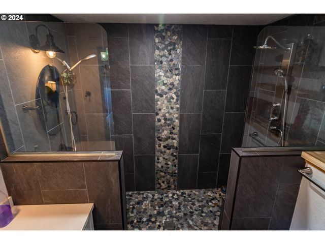 127 DEATON Ct, Canyonville, OR 97417