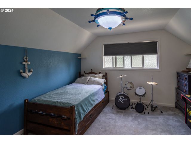 127 DEATON Ct, Canyonville, OR 97417