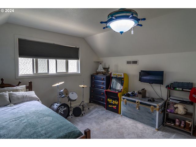 127 DEATON Ct, Canyonville, OR 97417