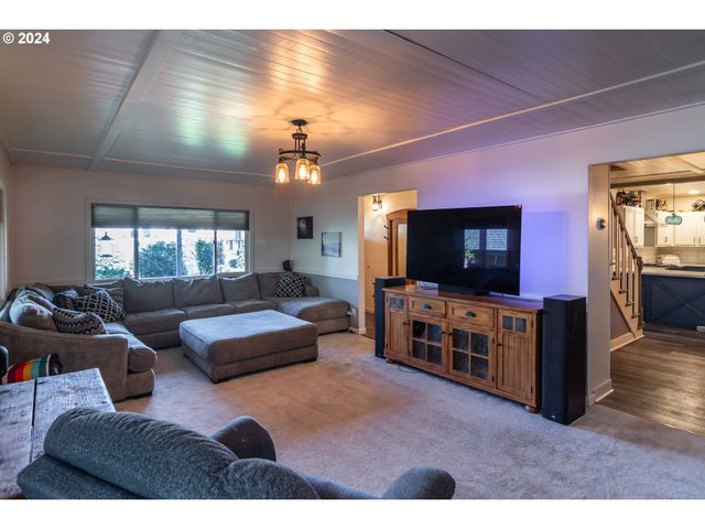 127 DEATON Ct, Canyonville, OR 97417