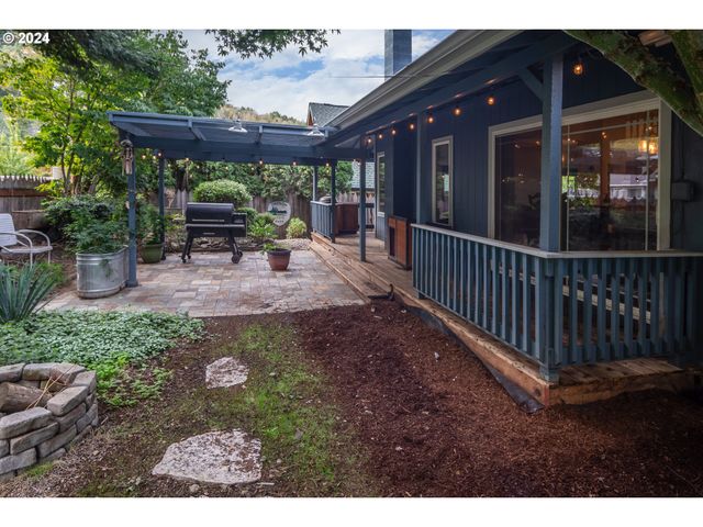 127 DEATON Ct, Canyonville, OR 97417