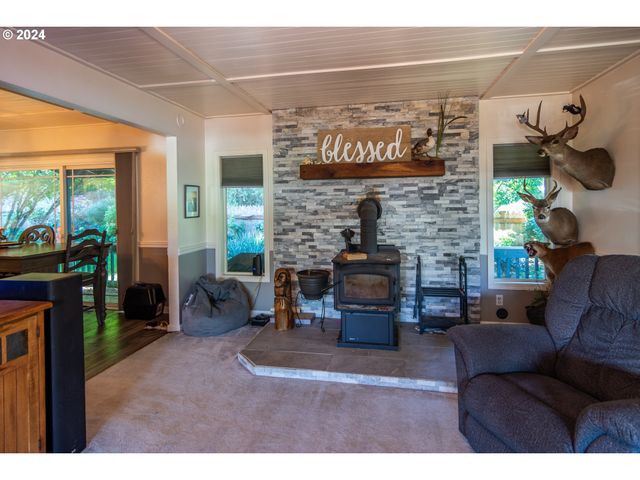 127 DEATON Ct, Canyonville, OR 97417