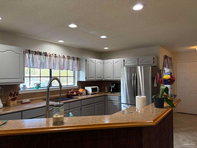 9631 Sunnybrook Dr, Navarre, FL 32566